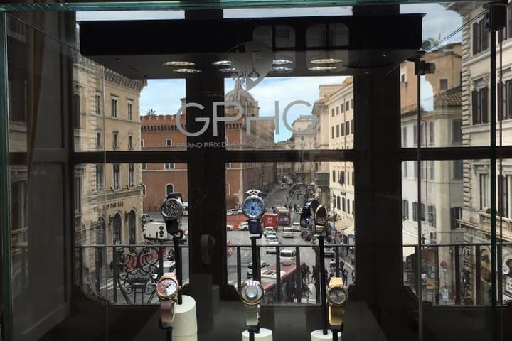 L'esposizione nella Coffee House di Palazzo Colonna in partnership con BMW.