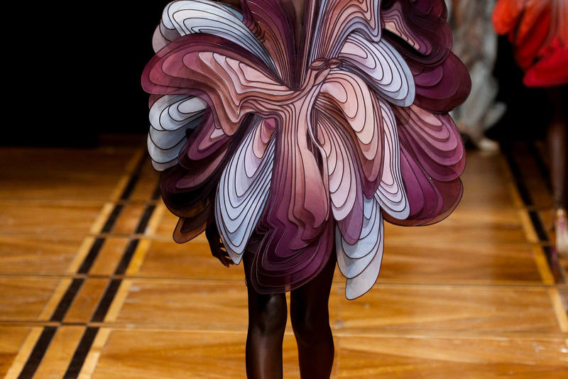 Iris van Herpen presenta "Shift Soul"﻿ per la PE 2019